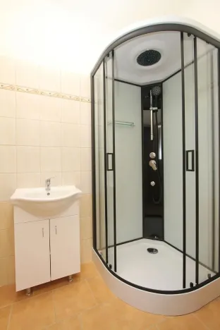 Pronájem bytu 1+kk, Pardubice - Rosice, generála Svobody, 21 m2