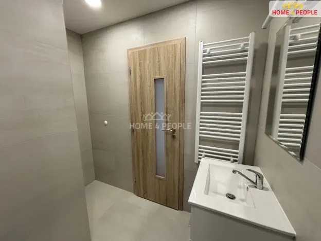 Pronájem bytu 3+1, Karlovy Vary - Bohatice, Ostrovská, 64 m2