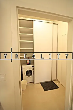 Pronájem bytu 1+kk, Praha - Vršovice, 28. pluku, 35 m2