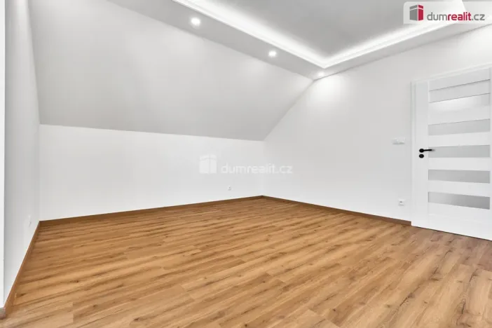 Prodej rodinného domu, Ruda, V zahradách, 160 m2