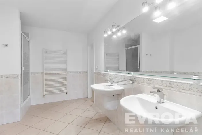 Pronájem rodinného domu, Průhonice, U Cihelny, 237 m2
