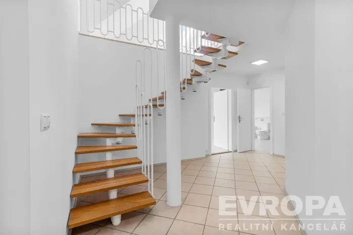 Pronájem rodinného domu, Průhonice, U Cihelny, 237 m2