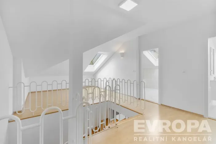 Pronájem rodinného domu, Průhonice, U Cihelny, 237 m2