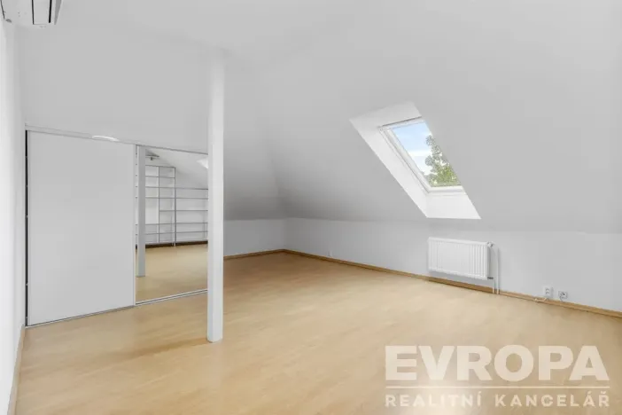 Pronájem rodinného domu, Průhonice, U Cihelny, 237 m2