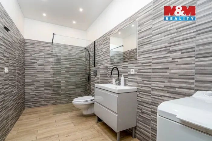 Prodej činžovního domu, Mařenice, 1190 m2