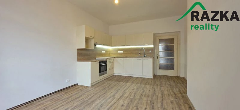 Pronájem bytu 3+1, Planá, 105 m2