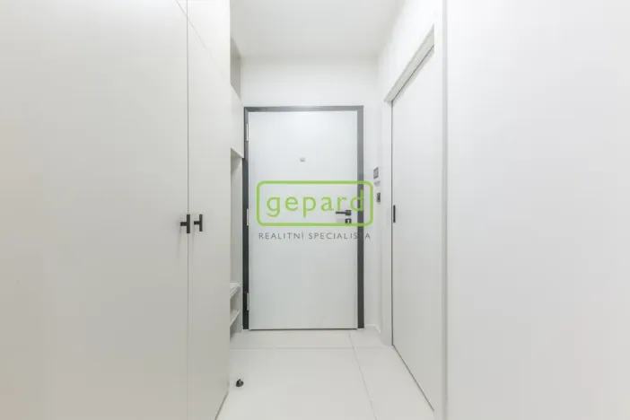 Pronájem bytu 1+kk, Praha, Krymská, 24 m2