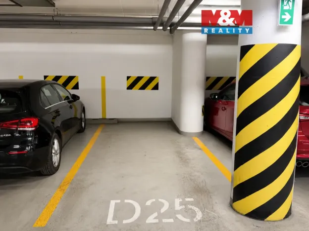 Pronájem garážového stání, Praha, Na vrších, 10 m2