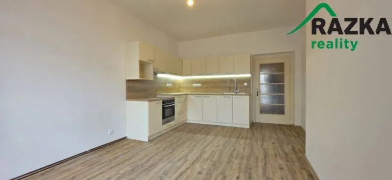 Pronájem bytu 3+1, Planá, nám. Svobody, 105 m2