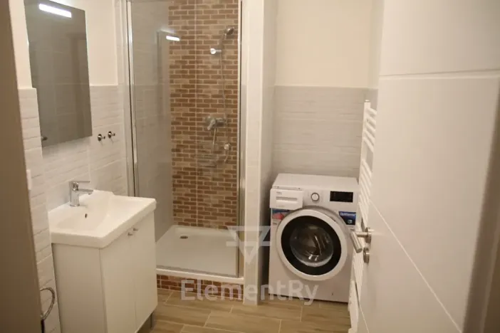 Pronájem bytu 2+1, Hradec Králové, V Lipkách, 62 m2