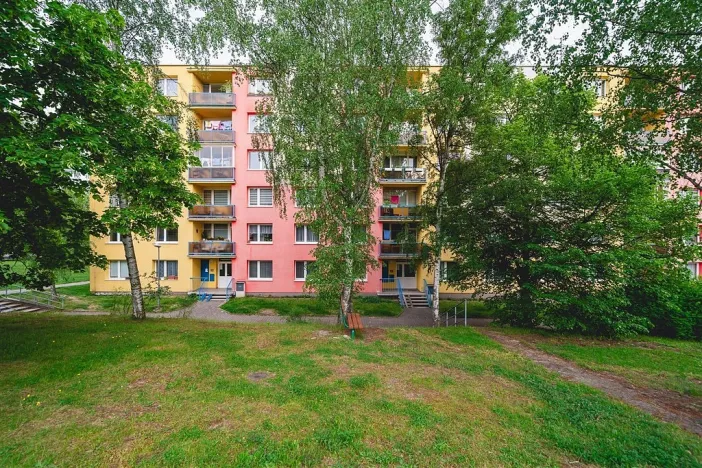 Prodej bytu 3+1, Plzeň - Doubravka, Popelnicová, 66 m2
