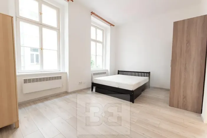 Pronájem bytu 2+kk, Praha - Holešovice, Letohradská, 43 m2