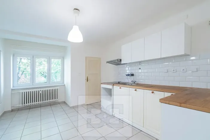 Pronájem bytu 2+1, Praha - Žižkov, Jeseniova, 75 m2