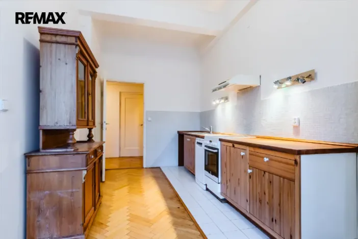 Prodej bytu 2+1, Praha - Bubeneč, náměstí Interbrigády, 95 m2