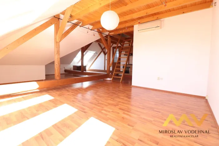 Pronájem bytu 2+kk, Hradec Králové - Pražské Předměstí, Nerudova, 65 m2