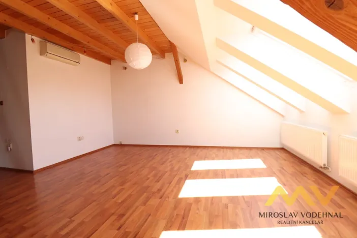 Pronájem bytu 2+kk, Hradec Králové - Pražské Předměstí, Nerudova, 65 m2