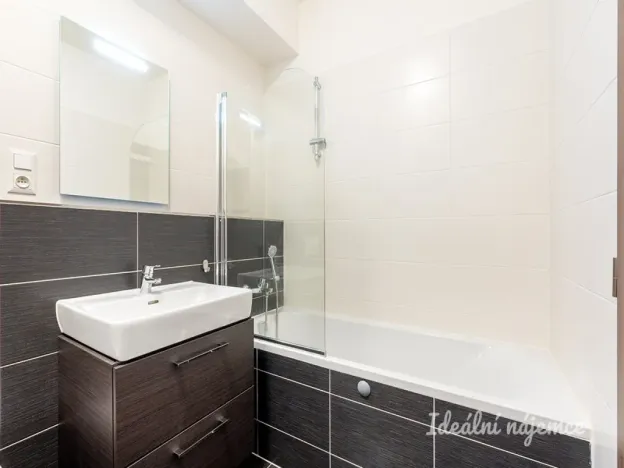 Pronájem bytu 1+kk, Praha - Čakovice, Bermanova, 33 m2