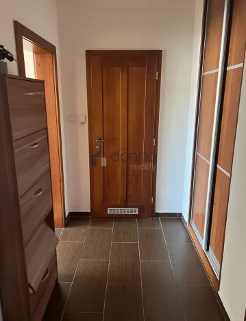 Pronájem bytu 2+kk, Praha, Černokostelecká, 47 m2