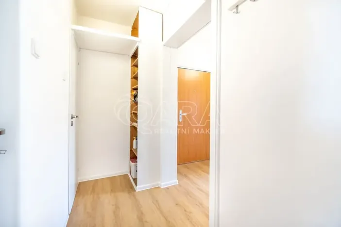 Pronájem bytu 3+1, Praha - Kobylisy, Famfulíkova, 67 m2