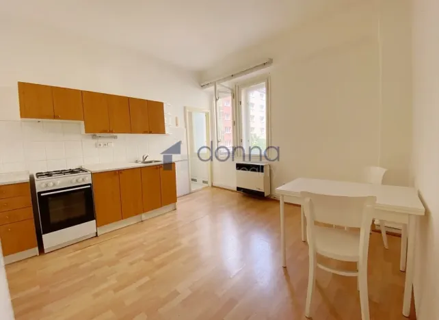 Pronájem bytu 2+kk, Praha, Viklefova, 39 m2