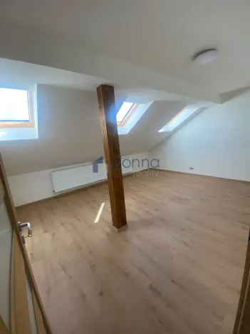 Pronájem bytu 3+1, Praha, Na líše, 134 m2