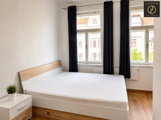 Pronájem bytu 1+kk, Praha - Bubeneč, Korunovační, 25 m2