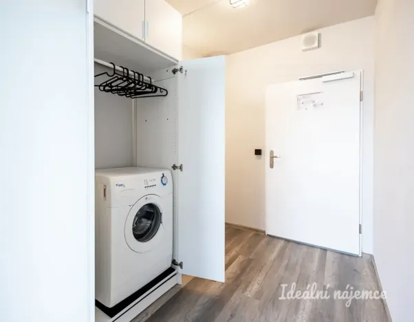 Pronájem bytu 1+kk, Praha - Střížkov, Děčínská, 23 m2