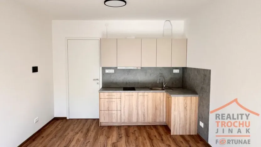 Pronájem bytu 1+kk, Hradec Králové, Pod Zámečkem, 27 m2