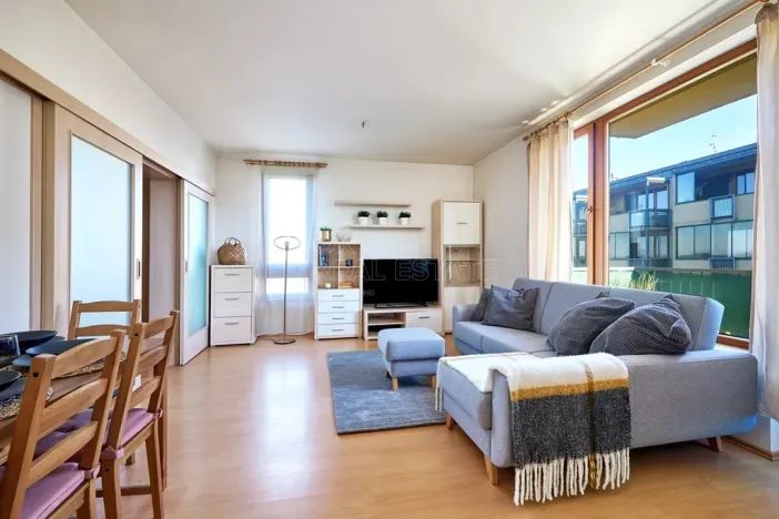 Pronájem bytu 2+kk, Praha, Lipovská, 55 m2