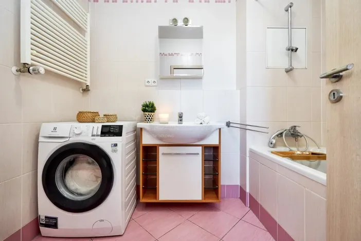 Pronájem bytu 2+kk, Praha, Lipovská, 55 m2