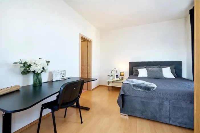 Pronájem bytu 2+kk, Praha, Lipovská, 55 m2
