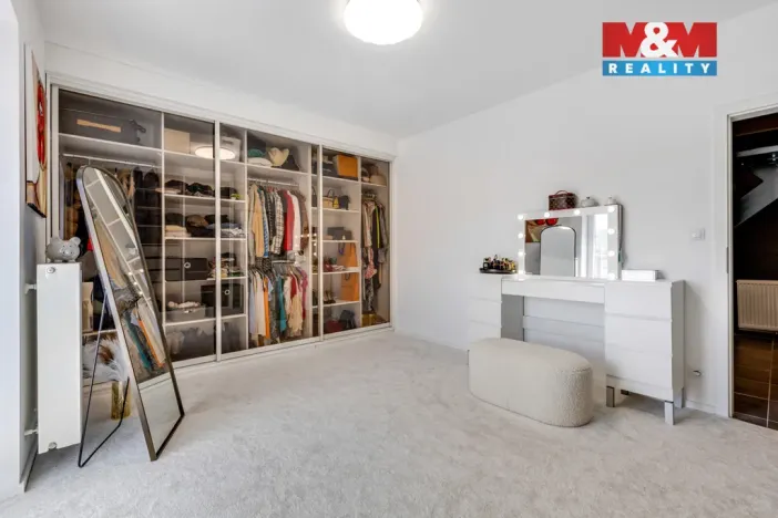 Prodej bytu 4+kk, Králův Dvůr - Levín, Na Lucberku, 141 m2