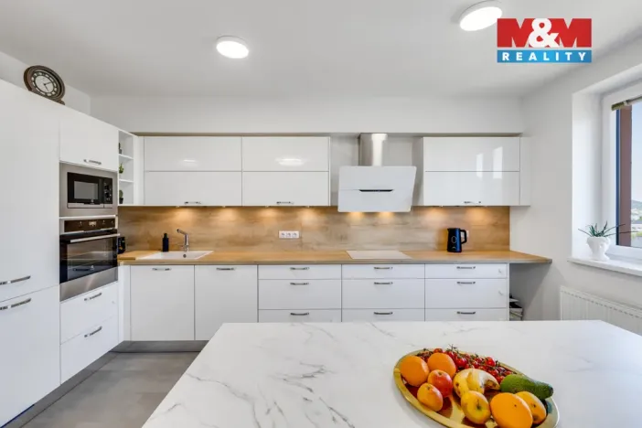 Prodej bytu 4+kk, Králův Dvůr - Levín, Na Lucberku, 141 m2