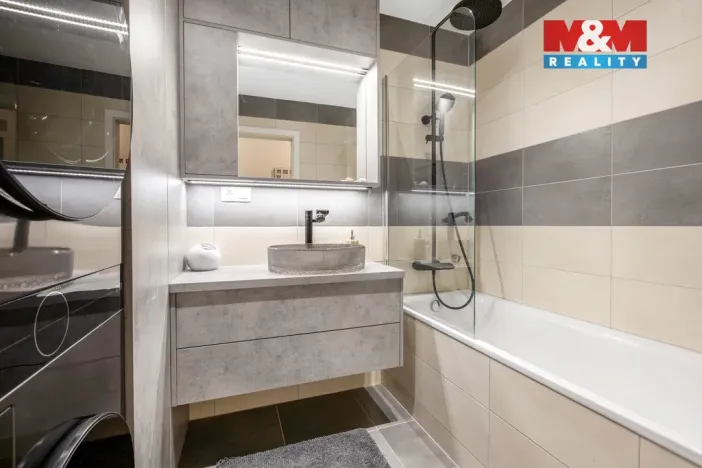 Prodej bytu 4+kk, Králův Dvůr - Levín, Na Lucberku, 141 m2