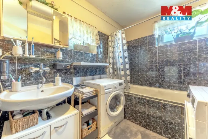 Prodej rodinného domu, Chuchelna, 250 m2