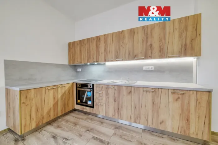 Pronájem bytu 3+kk, Luby, Revoluční, 71 m2