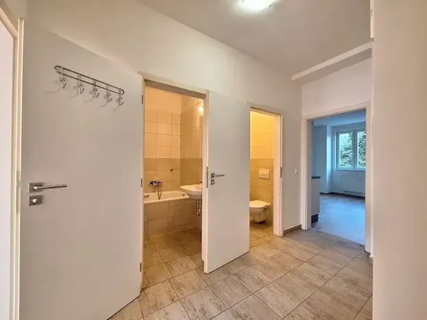 Pronájem bytu 1+1, Praha - Smíchov, Podbělohorská, 43 m2