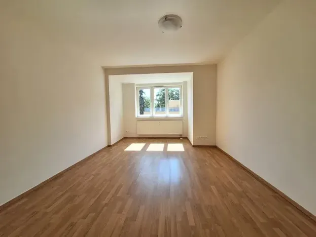 Pronájem bytu 1+1, Praha - Smíchov, Podbělohorská, 43 m2