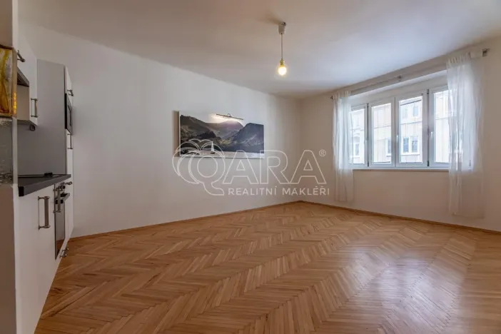 Pronájem bytu 1+kk, Praha - Žižkov, Viklefova, 34 m2