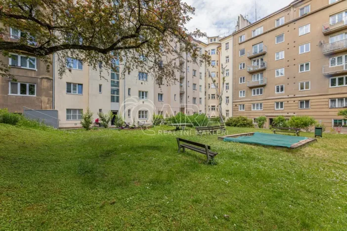 Pronájem bytu 1+kk, Praha - Žižkov, Viklefova, 34 m2