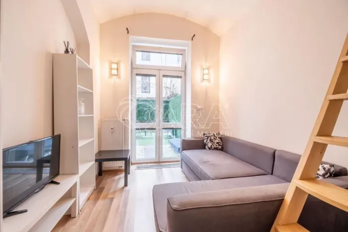 Pronájem bytu 1+kk, Praha - Libeň, Pod Labuťkou, 45 m2
