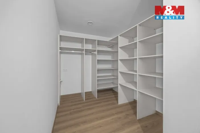 Prodej bytu 2+kk, Praha - Hloubětín, Poděbradská, 71 m2