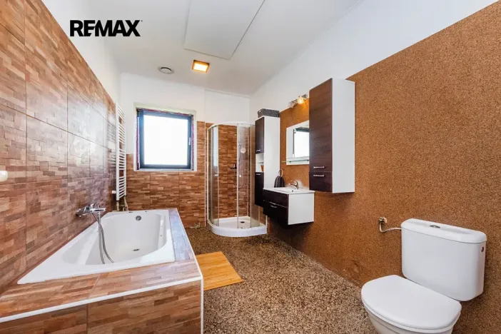 Prodej činžovního domu, Černuc, 330 m2