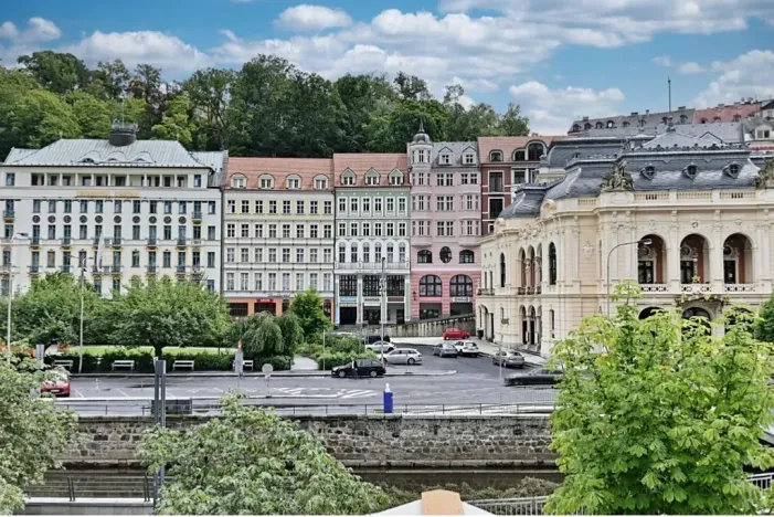 Pronájem obchodního prostoru, Karlovy Vary, Divadelní náměstí, 30 m2