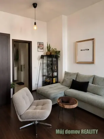 Pronájem bytu 1+kk, Praha - Holešovice, Kamenická, 27 m2