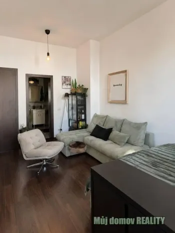 Pronájem bytu 1+kk, Praha - Holešovice, Kamenická, 27 m2