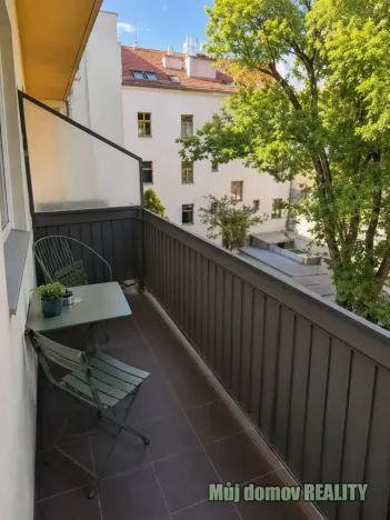 Pronájem bytu 1+kk, Praha - Holešovice, Kamenická, 27 m2
