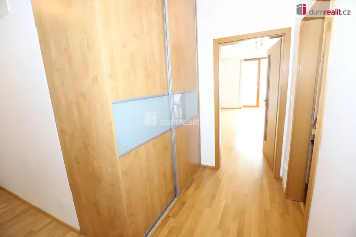 Pronájem bytu 2+kk, Praha - Žižkov, Jeseniova, 60 m2