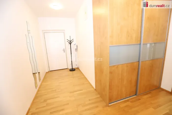 Pronájem bytu 2+kk, Praha - Žižkov, Jeseniova, 60 m2