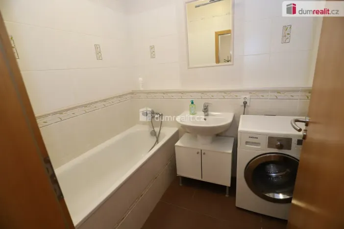 Pronájem bytu 2+kk, Praha - Žižkov, Jeseniova, 60 m2